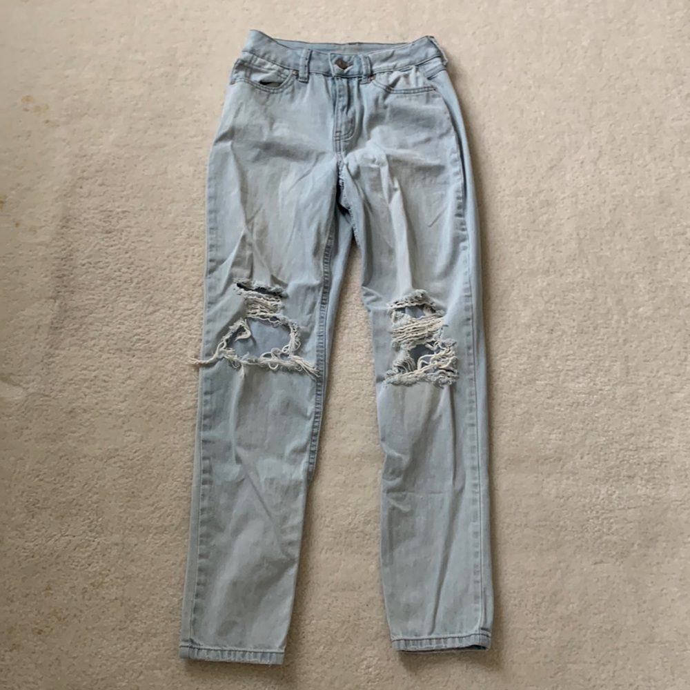 Rewash ripped straight leg jeans 💙🦋